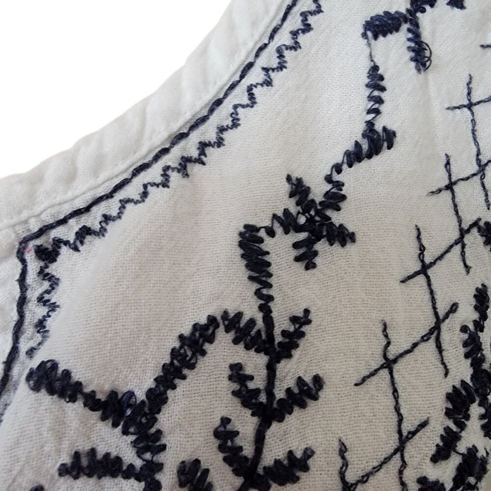 beachlunchlounge Size M White with Blue Embroidery Boho Sleeveless Top - Picture 3 of 12